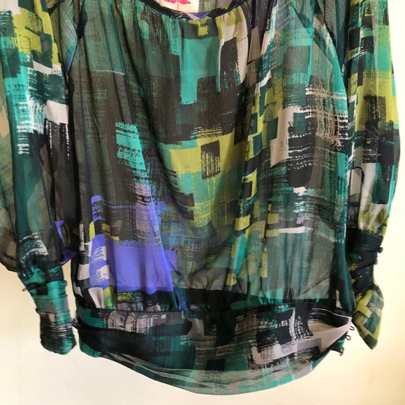 Patterned Top - Picture 4 of 5